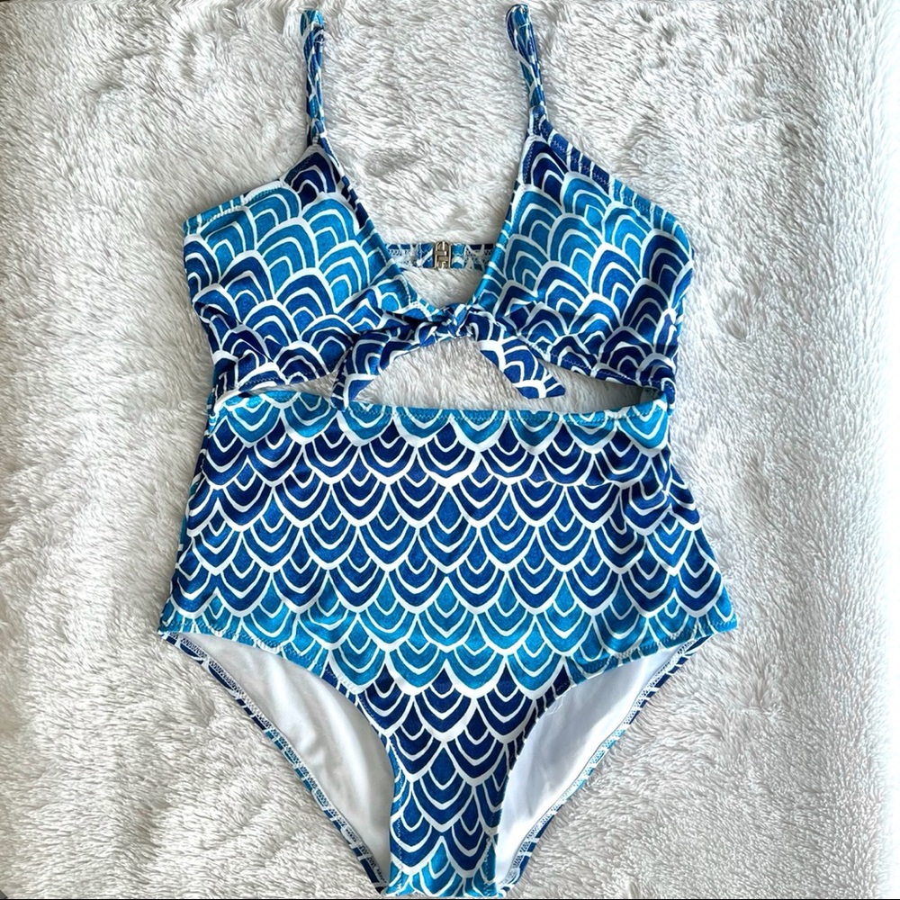 Scallop Mermaid Print Cut-out Knot One Piece Swimsuit